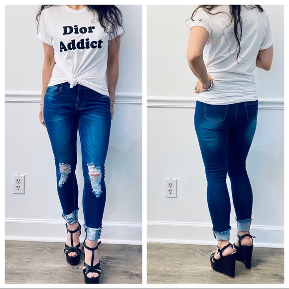 Fall Must Have Great fitting distressed jeans - Picture 3 of 6